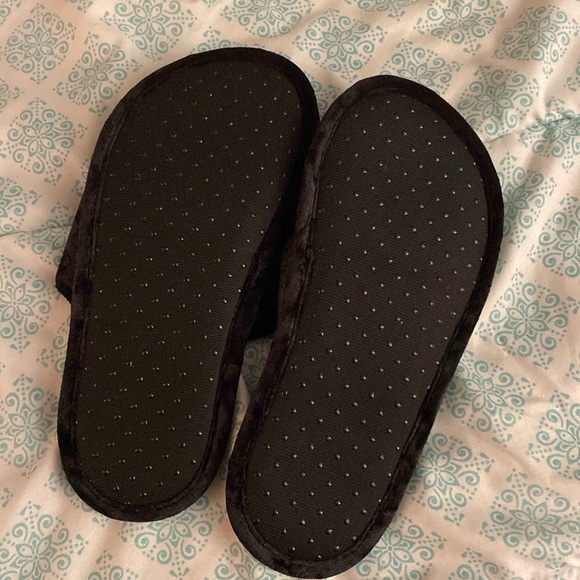 VS PINK black slippers *never worn - Picture 2 of 3